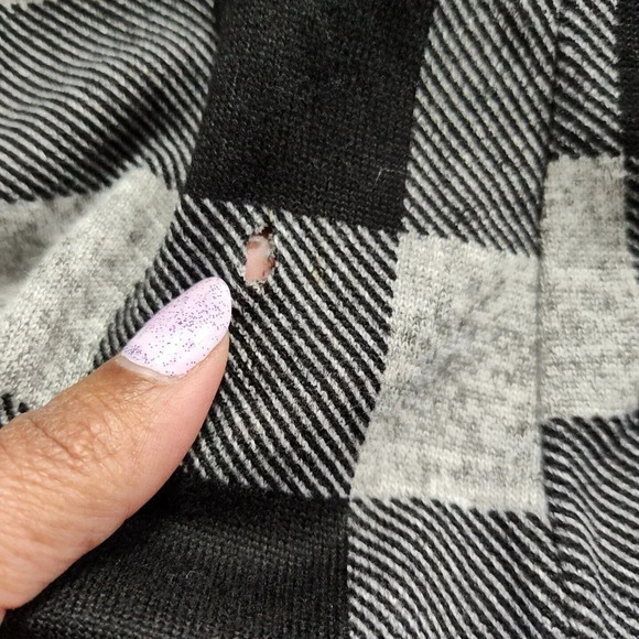 Cato Plaid Snap Front Hooded Black Grey Knit Tunic Top Hi Low Size L NEW w/FLAW - Picture 8 of 8
